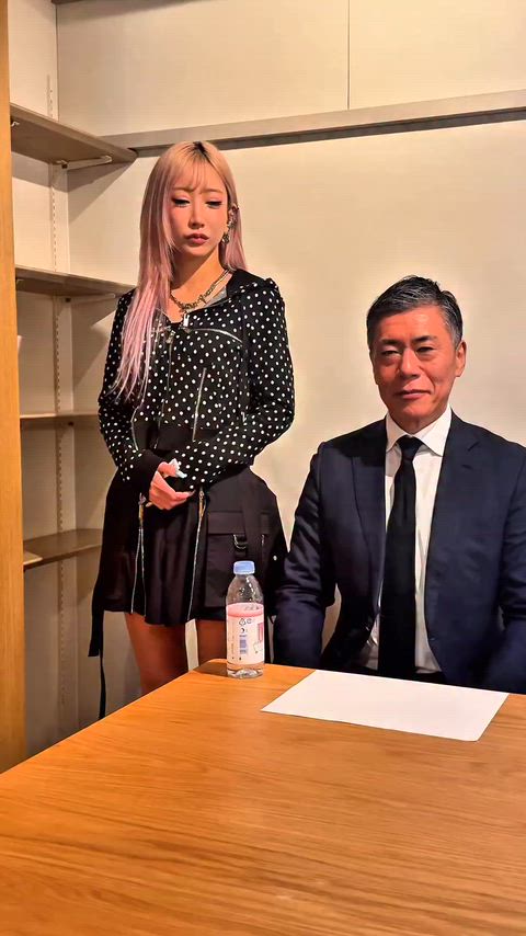 AIKA - Distracting the audience