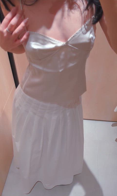 Waiting for someone to join me in the changing room 😗