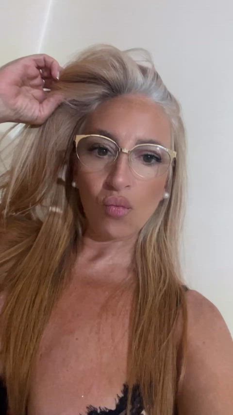 Open those eyes wide and let my saliva drip down to your mouth💦💦