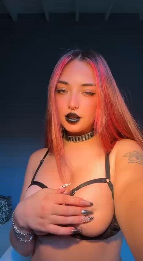 People in here love lwd girls right?