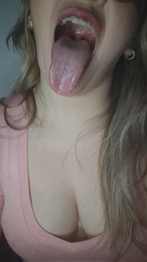 Come admire my tongue before it disappears you