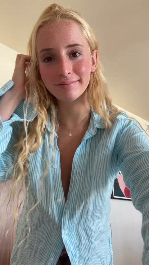 [GIF] Making your vacation better one homegrown tit at a time