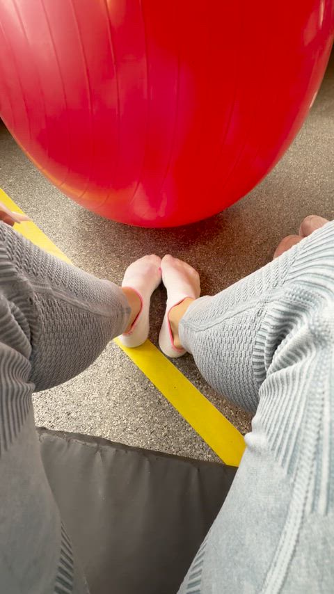 These gym-soaked feet are begging for your worship