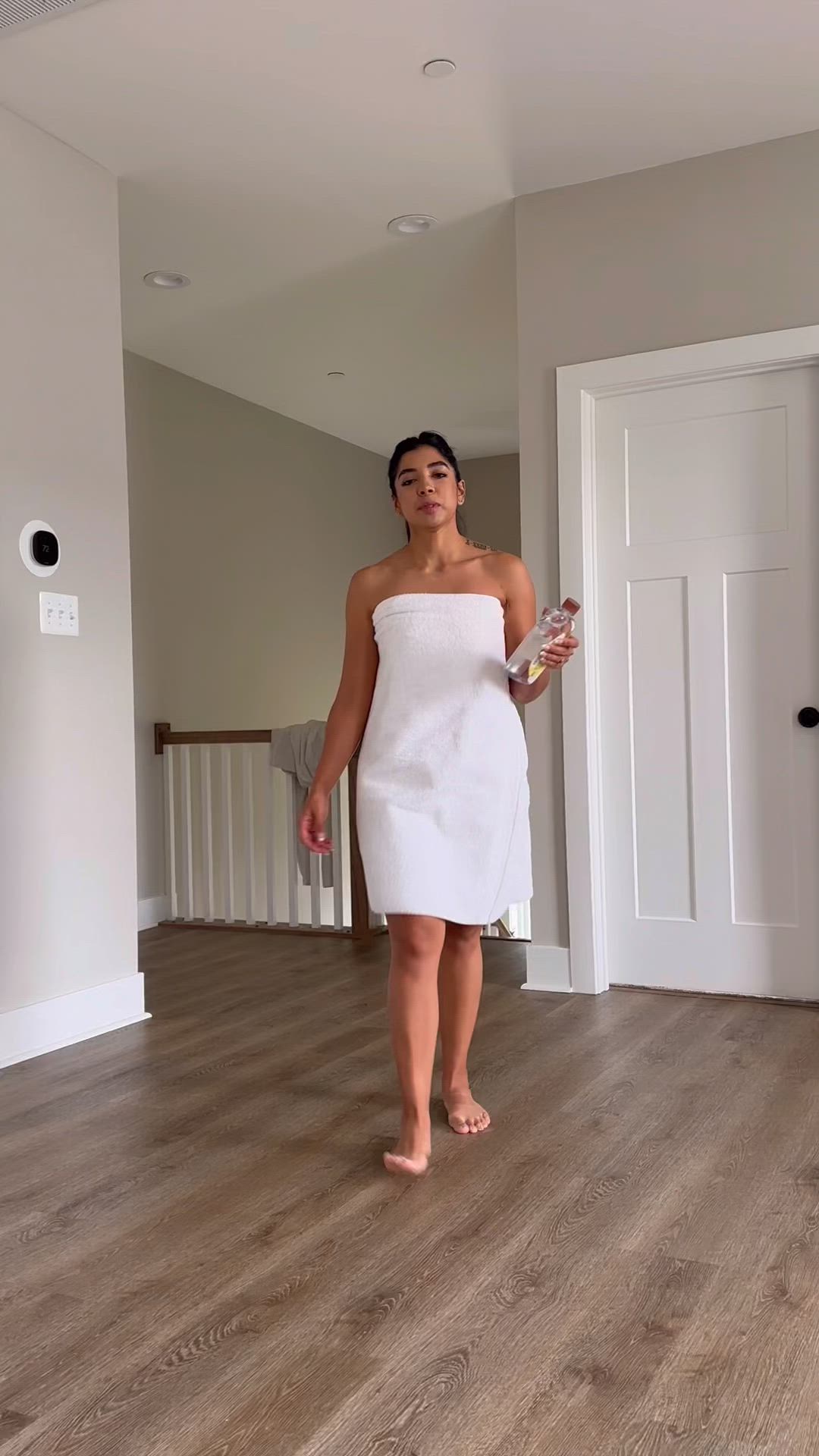 She came for a massage and left with my cock in her mouth