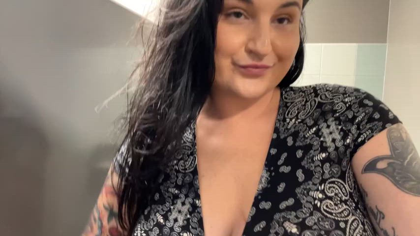 Curvy and I love to tease