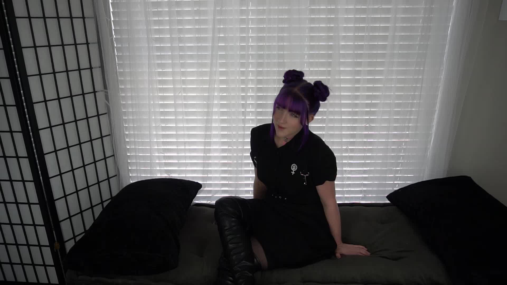 To no ones surprise here is a new deepthroat video 