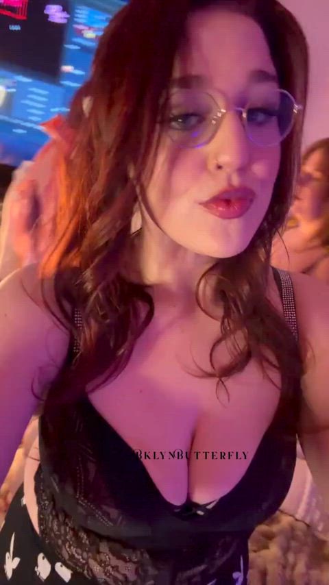 [F4F] Girl on Girl Piss Drinking at Sleepover