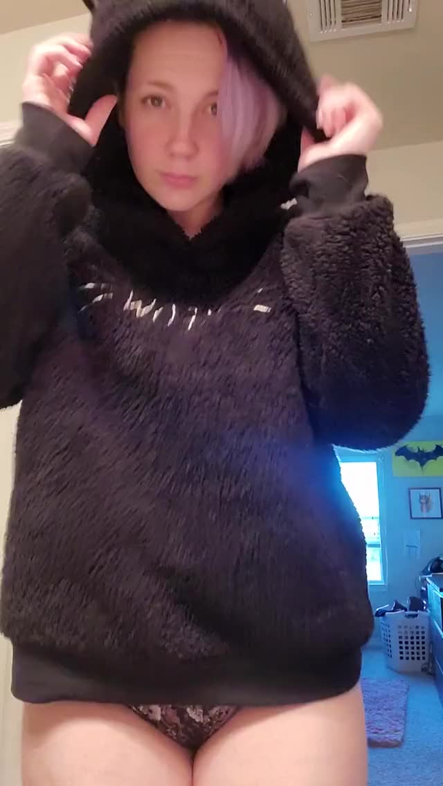 DO U LIKE THOSE HUGE BOOBS ?