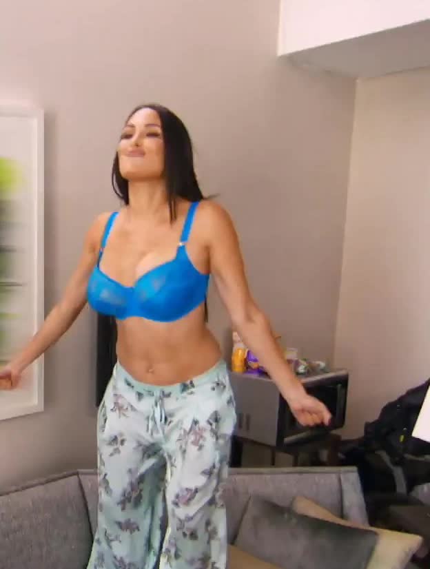 Brie shaking her tits