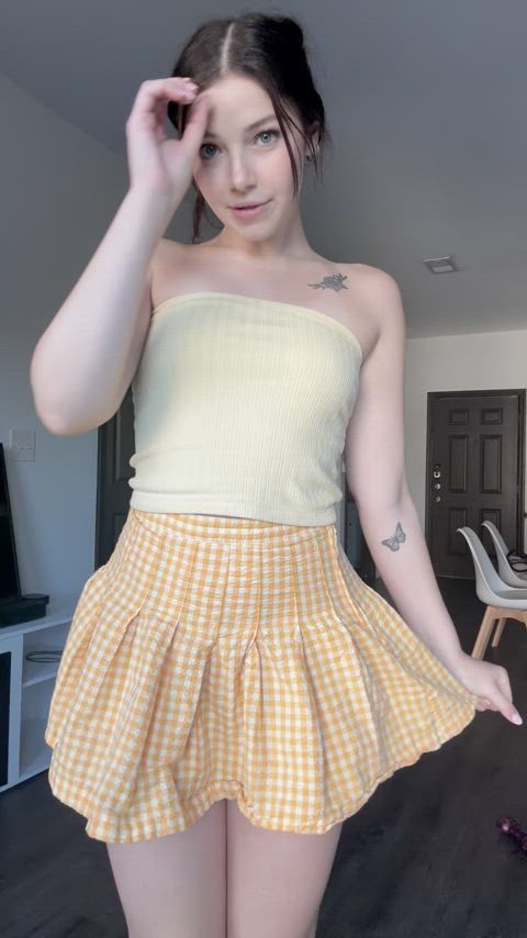 Any guys over 30 want this 18F pussy 😏