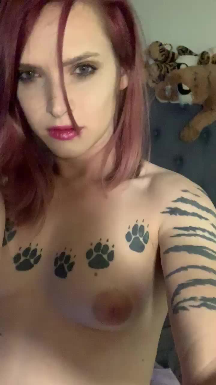 Being sexy for Daddy like ;3