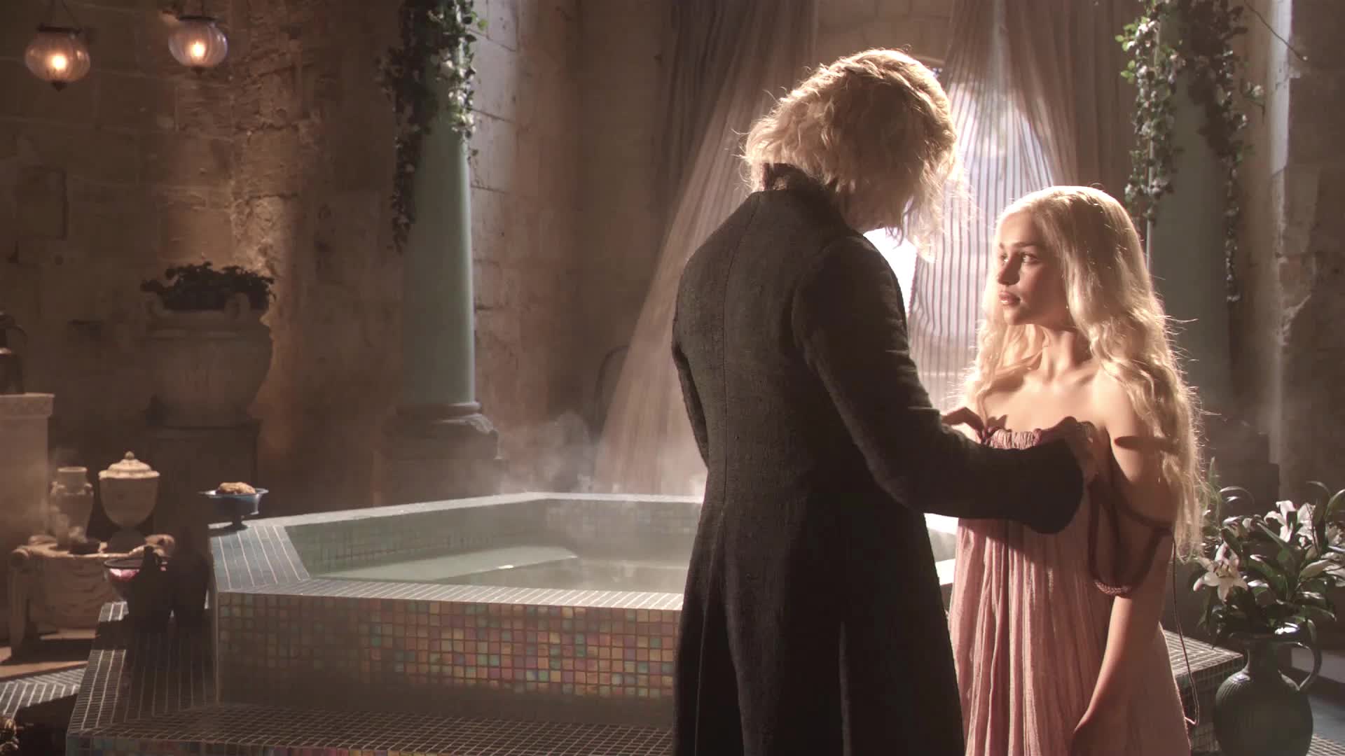 All Emilia Clarke nude scenes in Game of Thrones