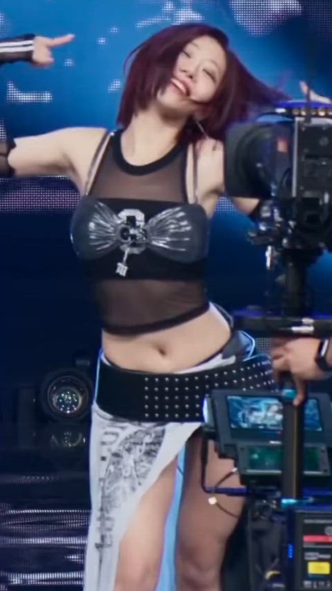 Julie / KISS OF LIFE