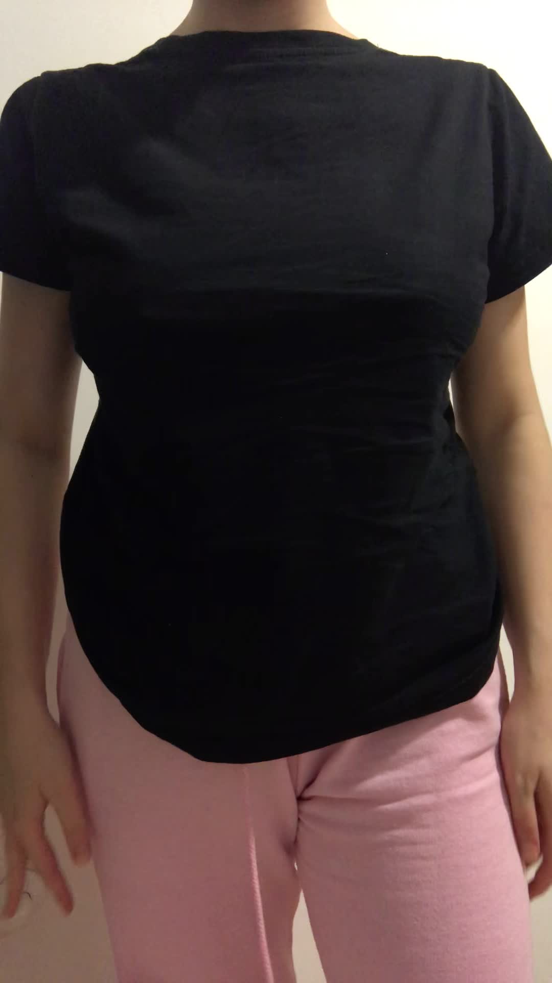 This T-shirt makes them look tinyyy