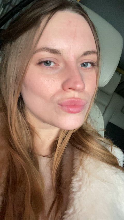 I'm shy but teasing tits from my car seat