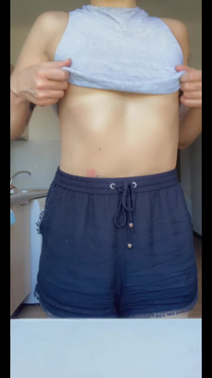 Who want play with me ?)