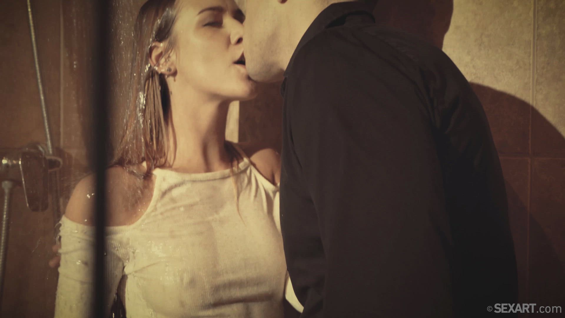 Making off in the shower - Alexis Crystal + Alberto Blanco