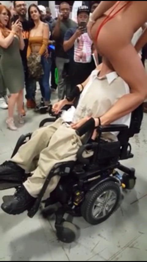 Adriana Chechik gives a fan the best moment in his life