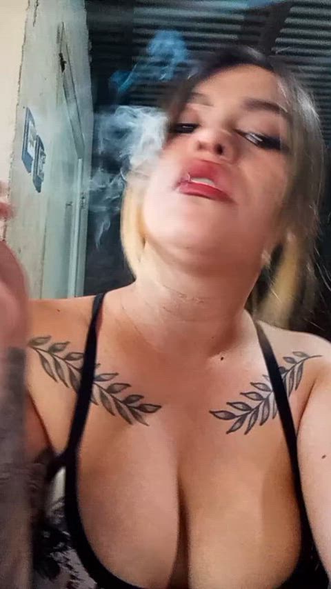 Goodnight kisses with smoke from your favorite smoker🩷🚬