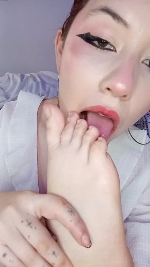Would you suck my toes first or eat my pussy?