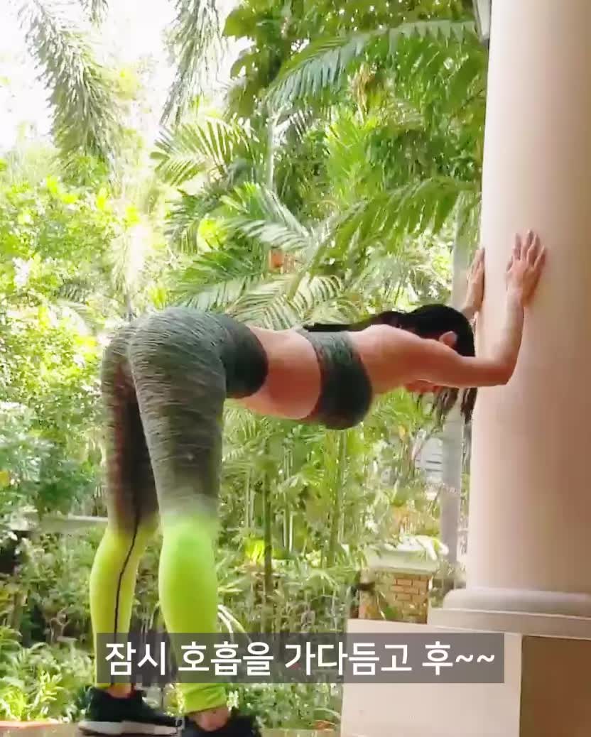 Clara lee - That ass in perfect position