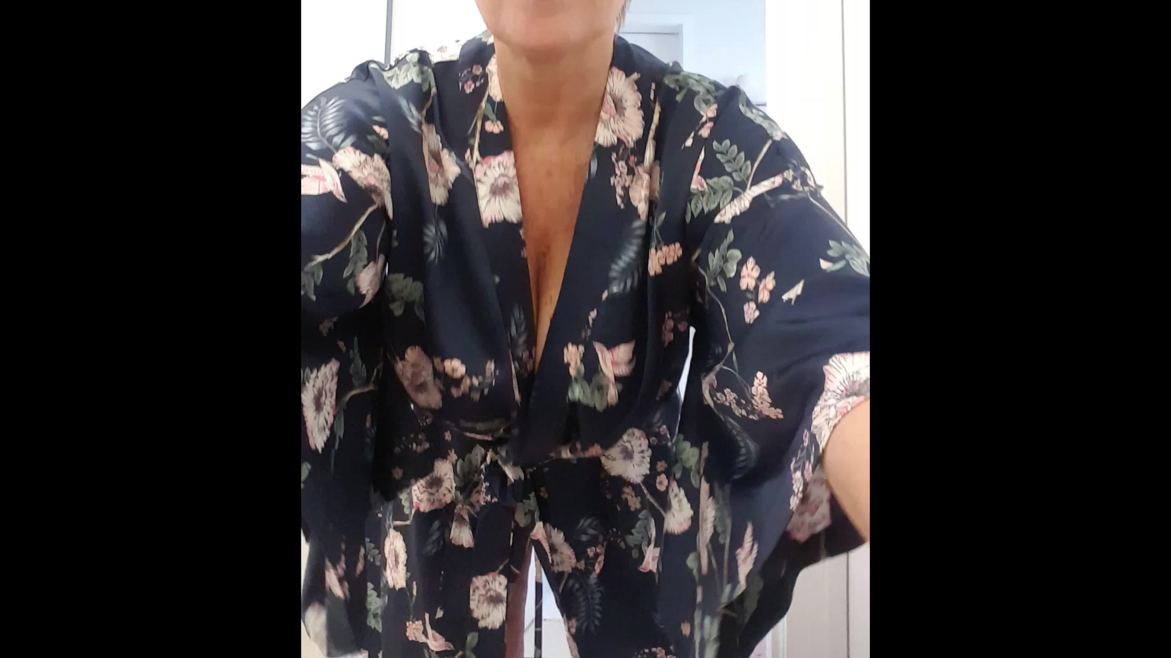 Having a bit of fun before I have a shower 😋 xx 54yo 🇦🇺