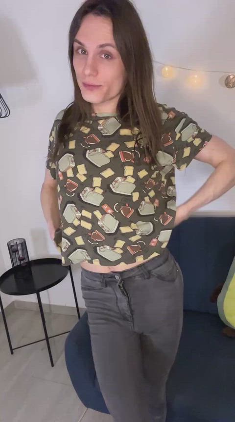 Any curious guys willing to taste sweet girl cum?