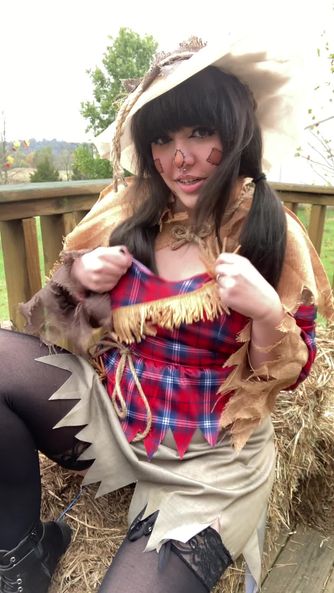 Wanna stuff this scarecrow? ❤️