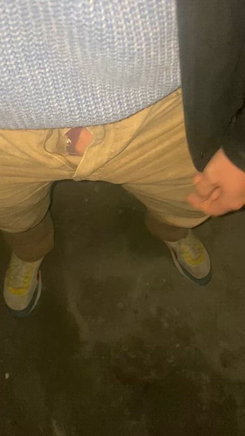 [40/NY] Getting hard outside. Meet me.