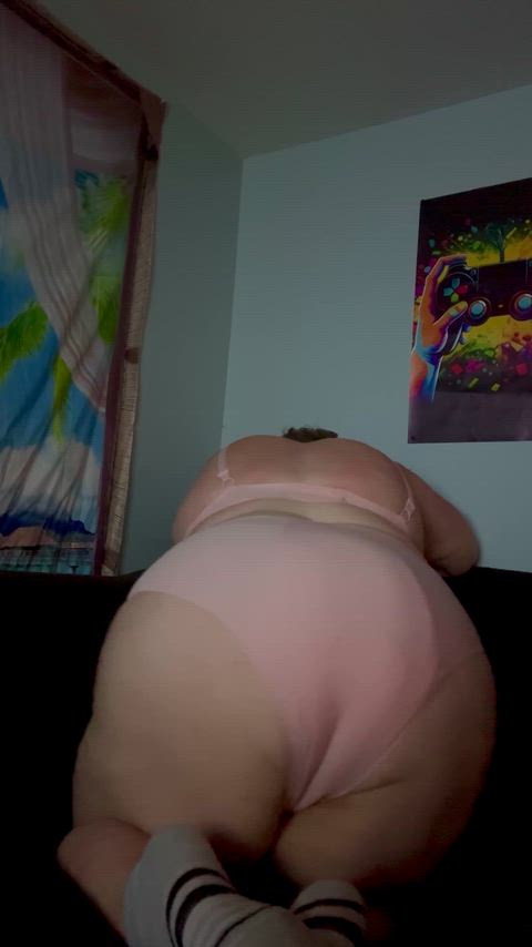 Loving the way my ass looks in my new pink panties ☺️