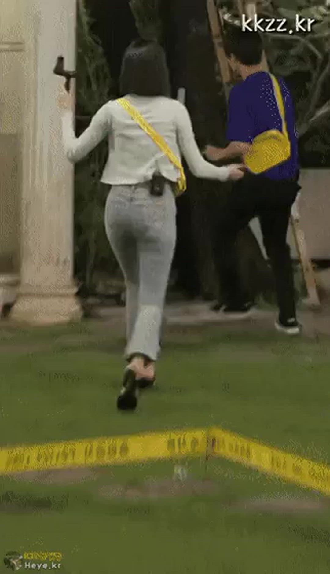 Lovelyz Yein Wide Hips