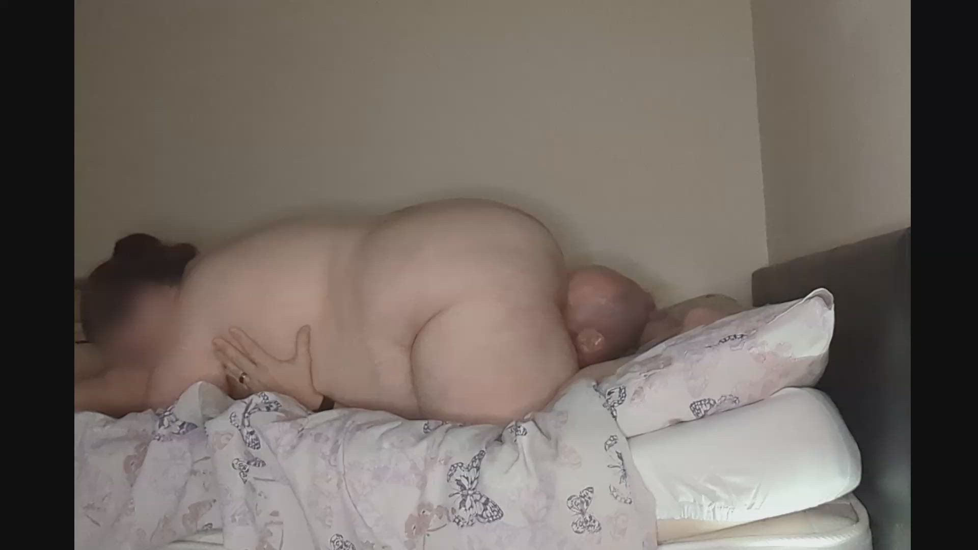 I love when she smother me with her fat ass 🤤