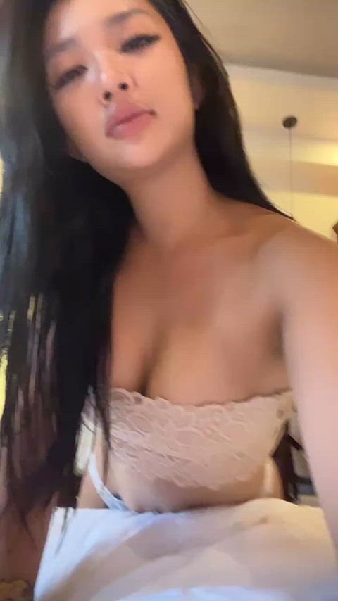 Do white men who love sucking Asian tits exist?