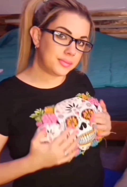 Hot mom with an oral addiction
