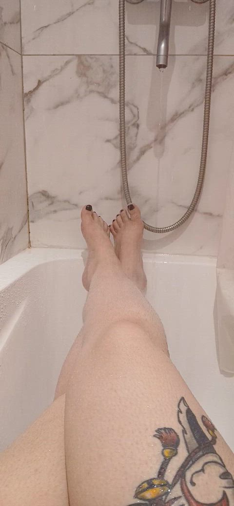 Bathtub Feet Feet Fetish Foot Foot Fetish Foot Worship Hot Tub OnlyFans Porn GIF by raven.roth