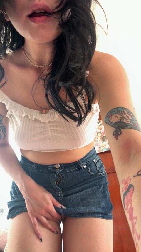 A little shy, a little brat 😈 e-girl, gamer & creative soul 🎨🎮 I love coziness & gentle, confident dominants 💫 Stay close and see the real me 💋✨ thumbnail
