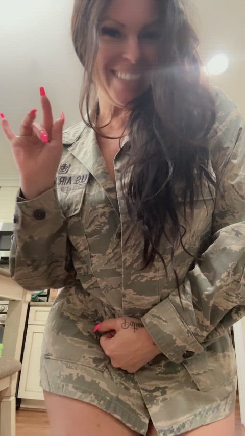 Giving the 1st Shirt my EPR bullets.