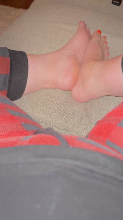 Rub Mommy’s belly to help her fart baby boy 🙏🏻 😘