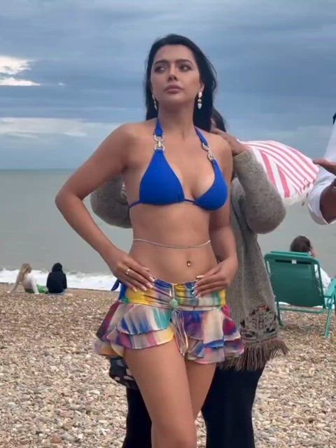 Ruhi Singh navel