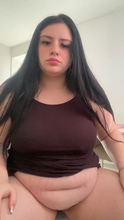 I’m just a lazy fat girl 🐷💗 laying here, wishing someone would bring me everything I crave 😏