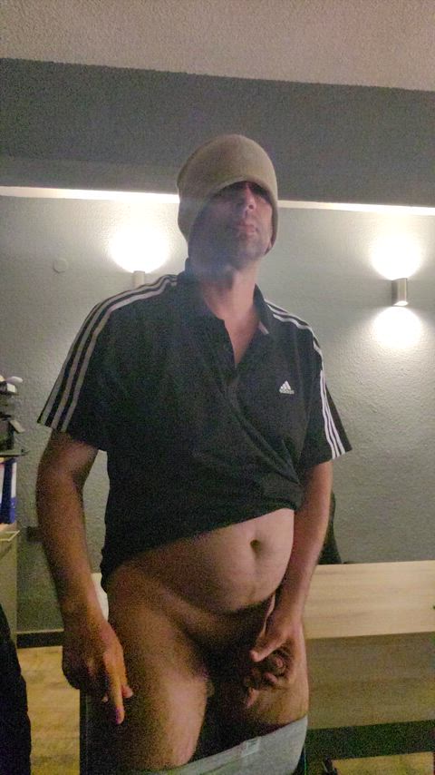 i dont know where my fat cock is 🤷‍♂️ thumbnail