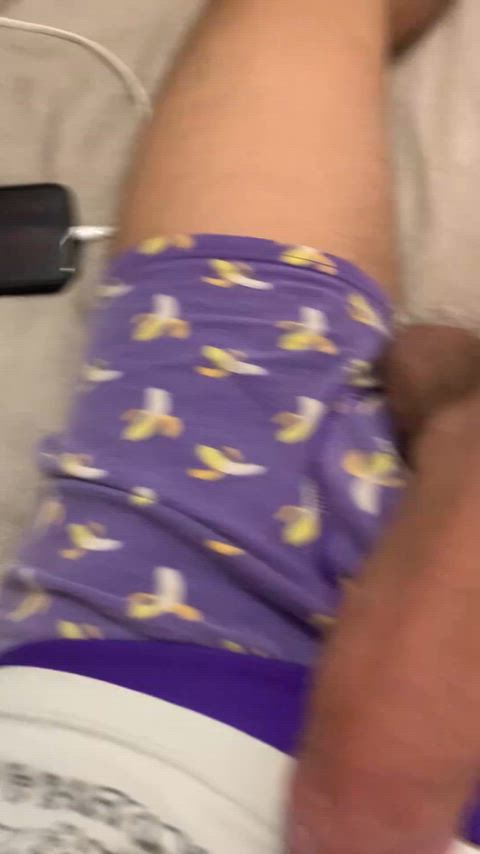 Everybody notices my bulge 😩