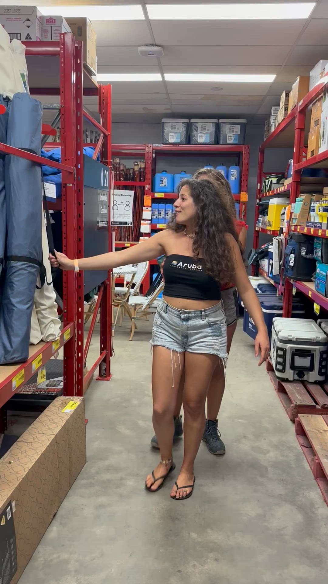 She just can not help herself [GIF]