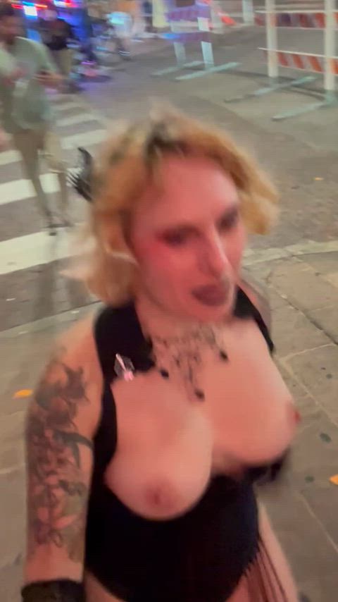 The 6th street distraction