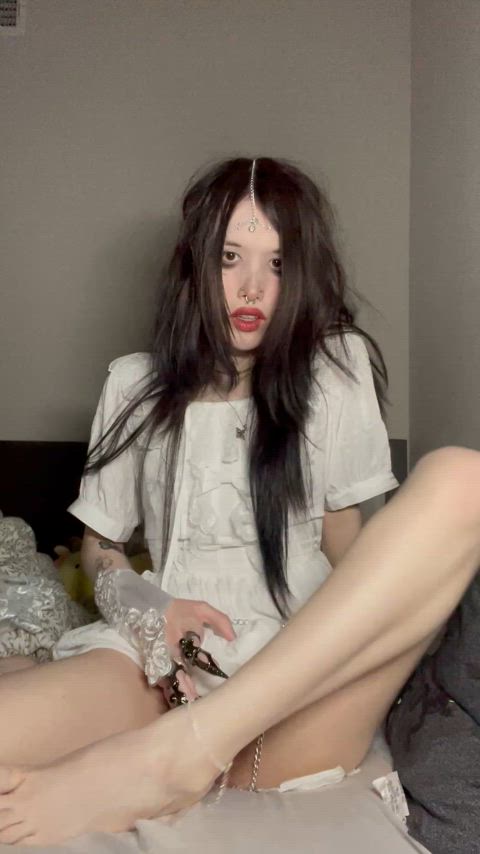 feet or dick from a petite princess ?