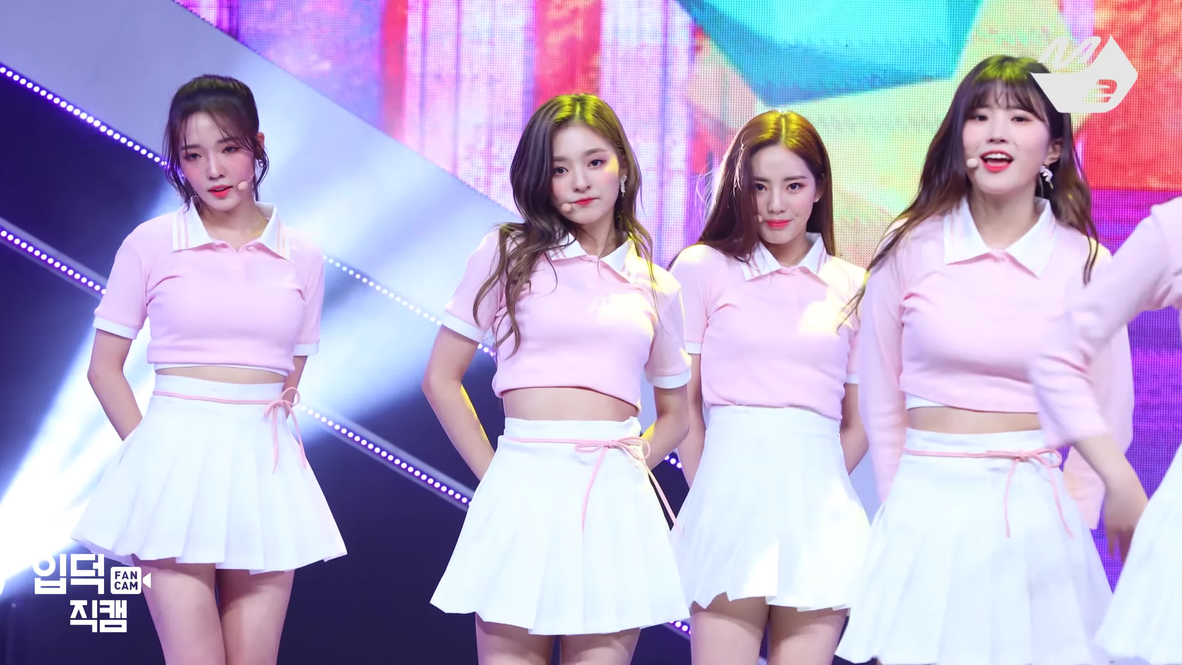 Fromis_9 Nakyung's tongue is alive