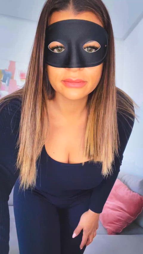 Upvote me and I’ll send you nudes🫠🫠