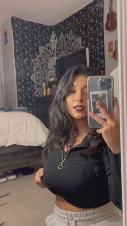 Let me pop both titties out for you <3