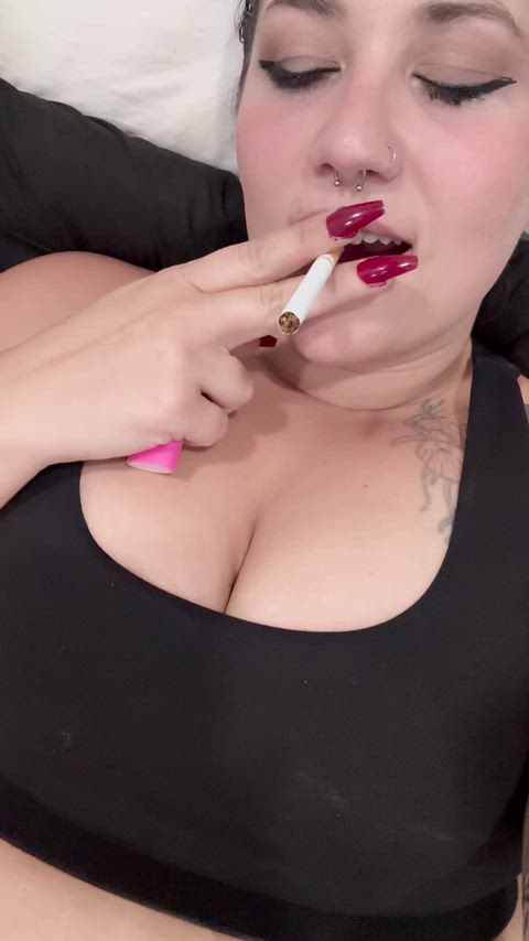 Do you wish your girlfriend sent you videos like this while you’re working ? 🖤