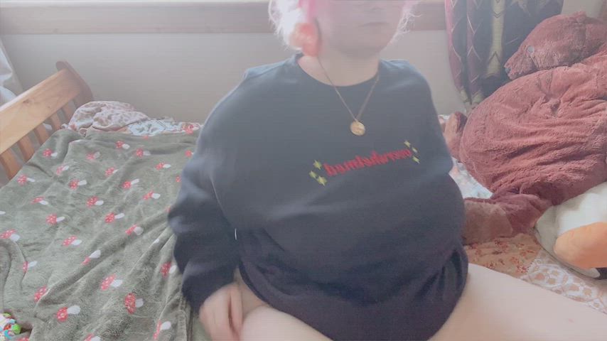 hehe i love spreading my legs >:)